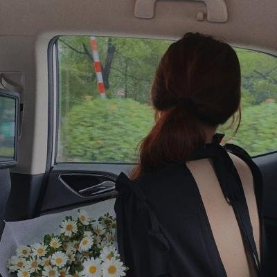 颁奖典礼后台实拍：当红小花隐婚生子传闻，公司火速否认